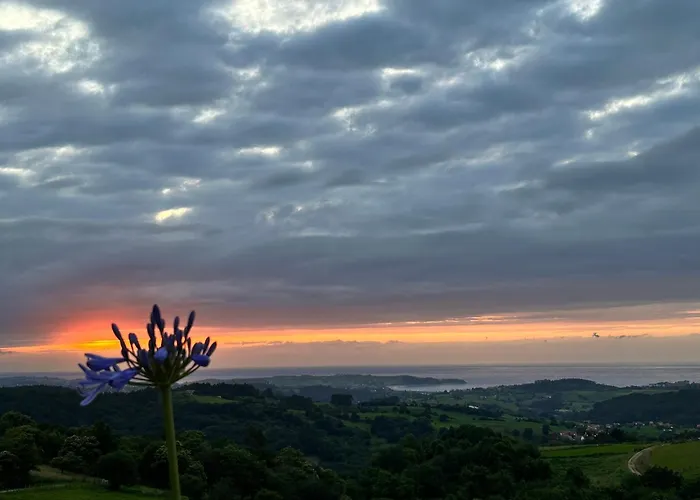 El Balcon De Oyambre - Vistas Al Mar Y Montana Canales (Cantabria)